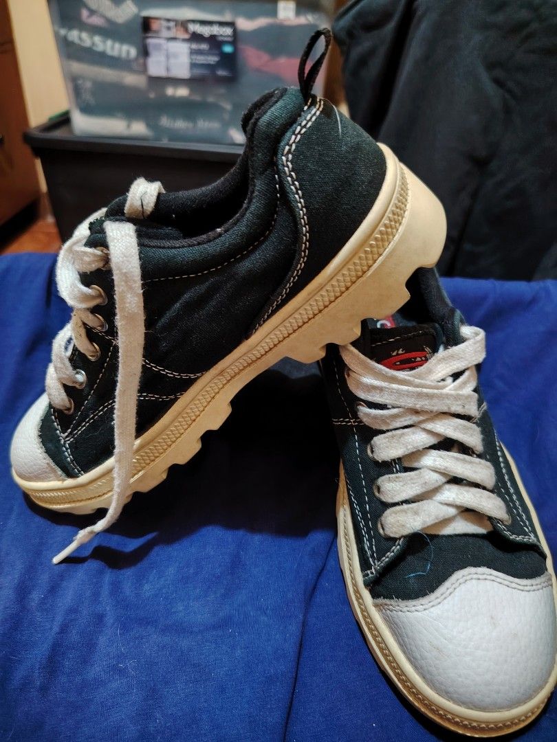 SKECHERS WOMENS ROADIES (Category: Sneakers) located in Taguig. Submitted by mackz13triftshop (Listing ID 1440375087, Image 3). Description: SKECHERS WOMENS ROADIES-TRUE ROOTS SNEAKER US 6 EURO 36 CM 23 ➡️excellent condi ➡️no issue mejo madumi lang dahil nakatago ➡️perfect fit sa slim ang paa ➡️pwede sa kids basta kasya ung size ➡️pwede iaspack ➡️negotiable ➡️payment first ➡️delivery shouldered by the buyer ➡️pm for details.