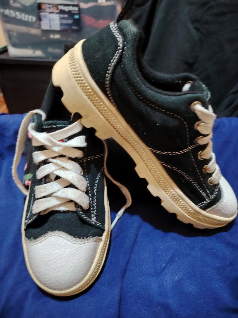 SKECHERS WOMENS ROADIES (Category: Sneakers) located in Taguig. Submitted by mackz13triftshop (Listing ID 1440375087, Image 2). Description: SKECHERS WOMENS ROADIES-TRUE ROOTS SNEAKER US 6 EURO 36 CM 23 ➡️excellent condi ➡️no issue mejo madumi lang dahil nakatago ➡️perfect fit sa slim ang paa ➡️pwede sa kids basta kasya ung size ➡️pwede iaspack ➡️negotiable ➡️payment first ➡️delivery shouldered by the buyer ➡️pm for details.