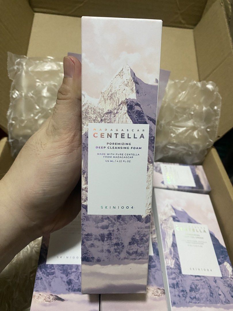 SKIN1004 Madagascar Centella Skincare Set (Category: Face Care) located in Rizal. Submitted by skincarehaulph (Listing ID 1440308500, Image 2). Description: - Complete SKIN1004 Madagascar Centella skincare set - Targets pores for a clearer complexion - Includes: Pore Minimizing Clarifying Mask, Deep Cleansing Foam, Fresh Ampoule, Clear Toner, Claystick and Light Gel Cream - Formulated with pure Centella Asiatica from Madagascar - Ideal for soothi