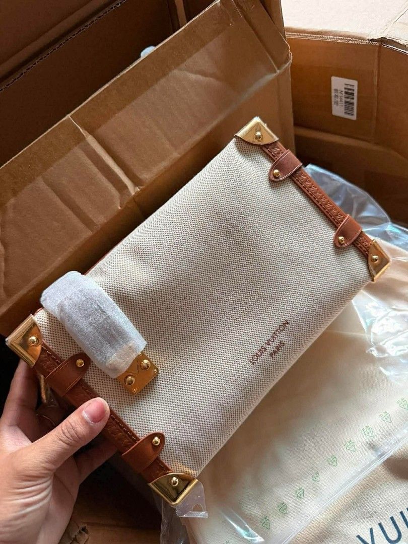 SLING BAG CROSSBODY BAG EP (Category: Cross-body Bags) located in Manila. Submitted by binondobagsbodega (Listing ID 1440338953, Image 1). Description: .