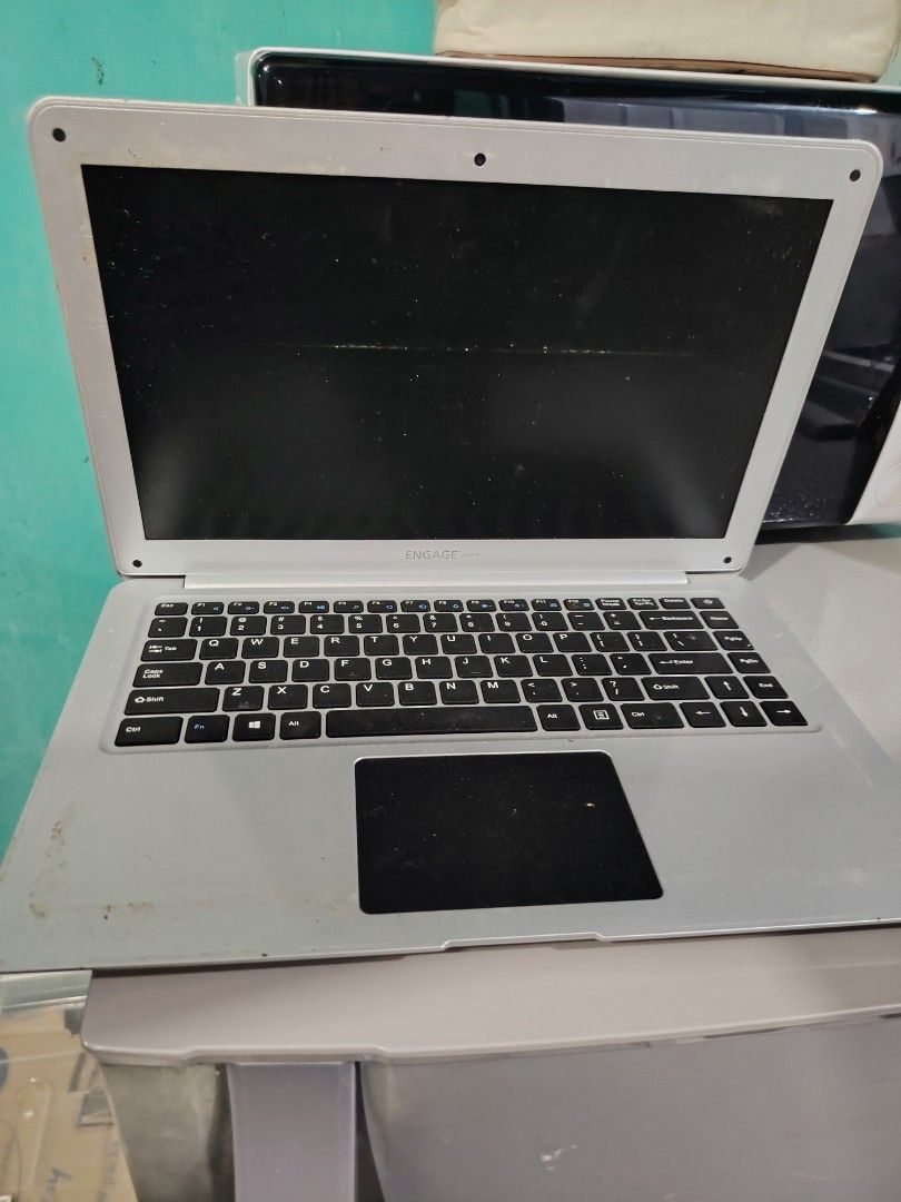 Starmobile Laptop Silver untested (Category: Laptops & Notebooks) located in Manila. Submitted by lfg92 (Listing ID 1440319435, Image 1). Description: - Starmobile laptop - Screen is visible and functional - Keyboard and trackpad are in place - Suitable for everyday tasks.