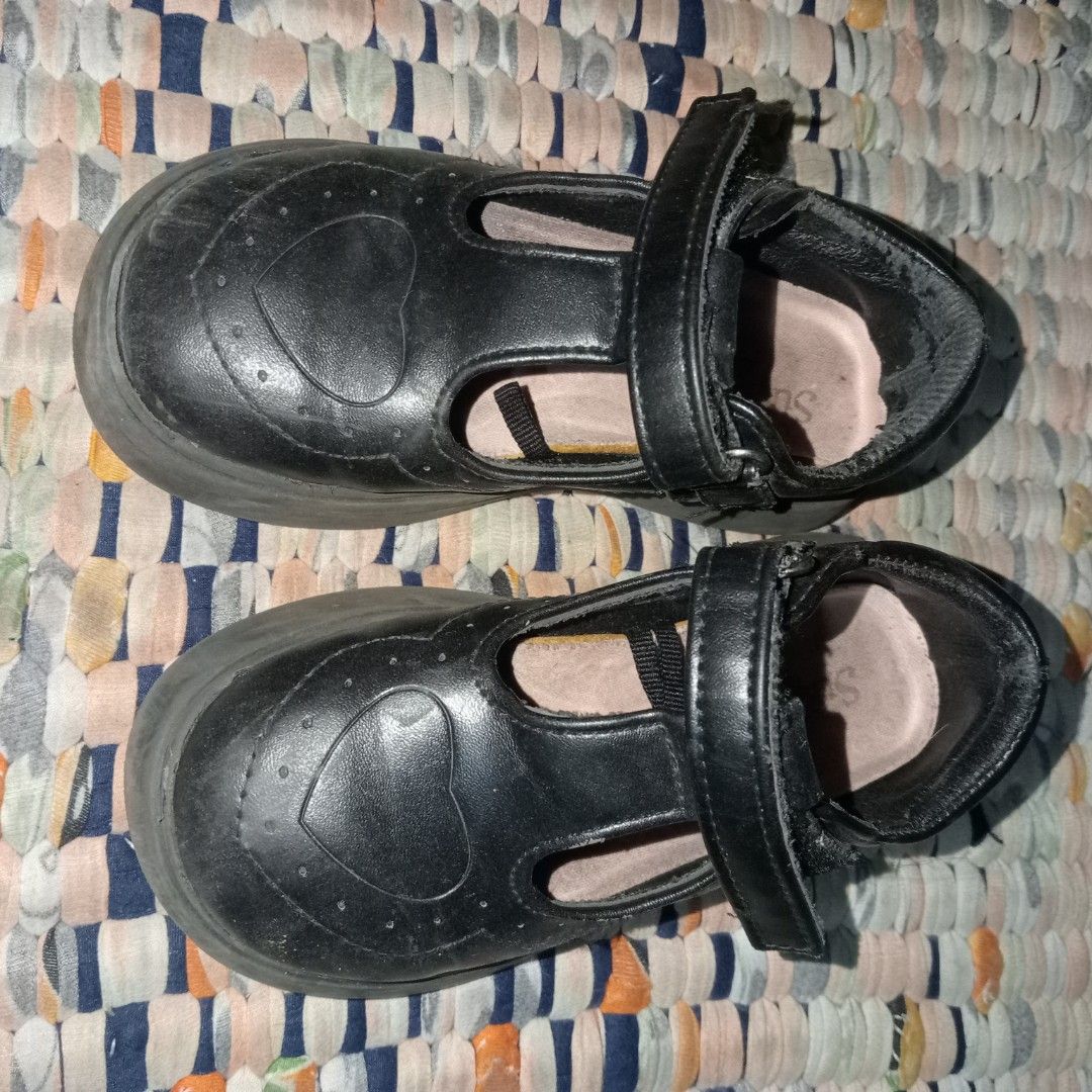Sugar kids school shoes (Category: Babies & Kids Fashion) located in Taytay. Submitted by mama.abs (Listing ID 1440245176, Image 2). Description: Sign of usage. 17cm.