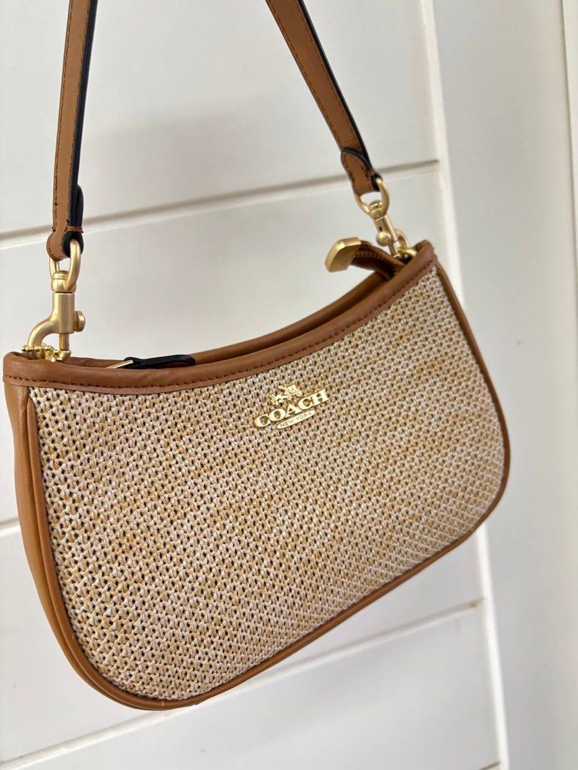 Teri Rattan (Category: Shoulder Bags) located in Candelaria. Submitted by pinkykeenshop (Listing ID 1440332301, Image 3). Description: .