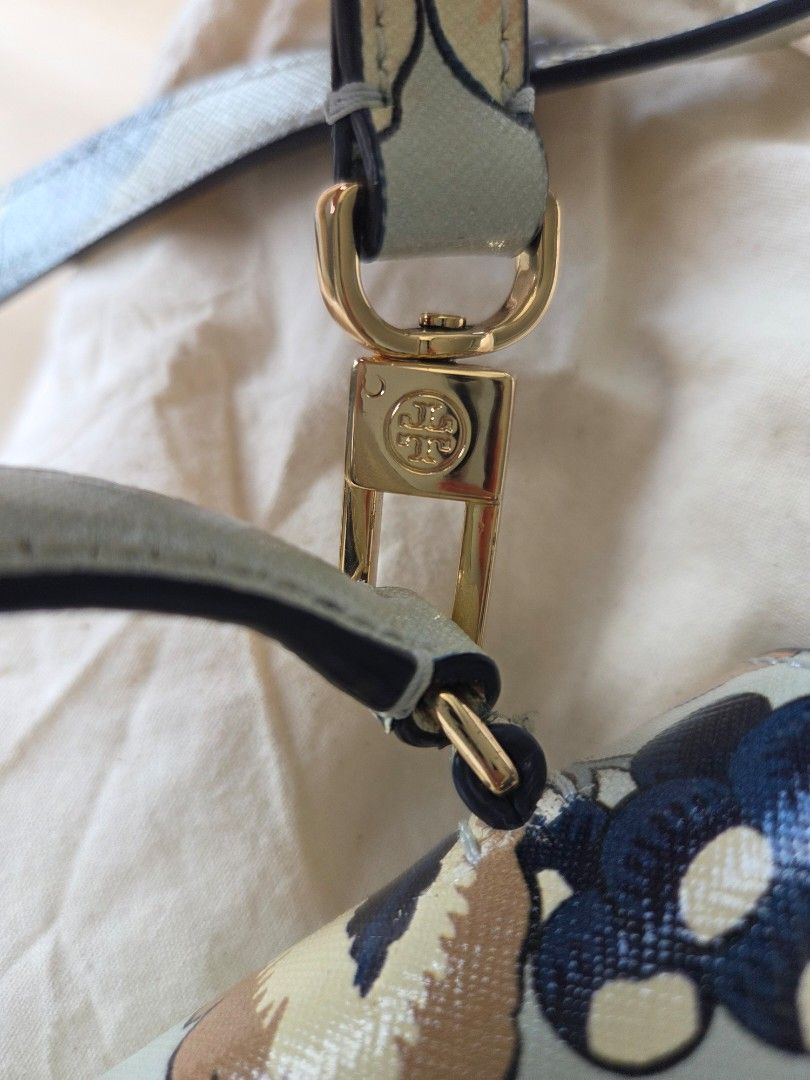 Tory Burch Robinson Satchel (Category: Luxury Bags & Wallets) located in Cebu City. Submitted by memcy (Listing ID 1440217435, Image 3). Description: Tory Burch Robinson Small Top-Handle Satchel in a light blue floral saffiano leather In good condition, no stains, no scratches, a very small of peeling, and subtle yellowing, barely noticeable pls see flaw in the last photo.