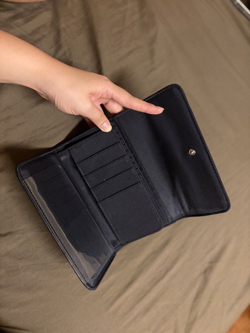 Tri-fold Tommy Hilfiger Wallet with Tag (Category: Wallets & Card holders) located in Paranaque City. Submitted by czarinamatias (Listing ID 1440338997, Image 3). Description: Brand new from US, with tag no box Price is negotiable.