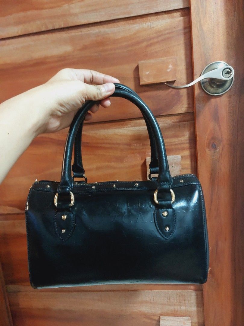 LOVCAT DOCTORS BAG SMALL SIZE (Category: Luxury Bags & Wallets) located in Cagayan de Oro. Submitted by lj100614 (Listing ID 1440342471, Image 3). Description: color:black size:small-medium.