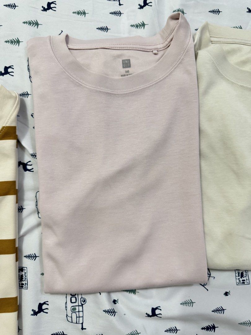 Uniqlo Airism shirt bundle (Category: Shirts) located in Manila. Submitted by janelica220598 (Listing ID 1440227056, Image 3). Description: Kids size Can fit up to semi large .