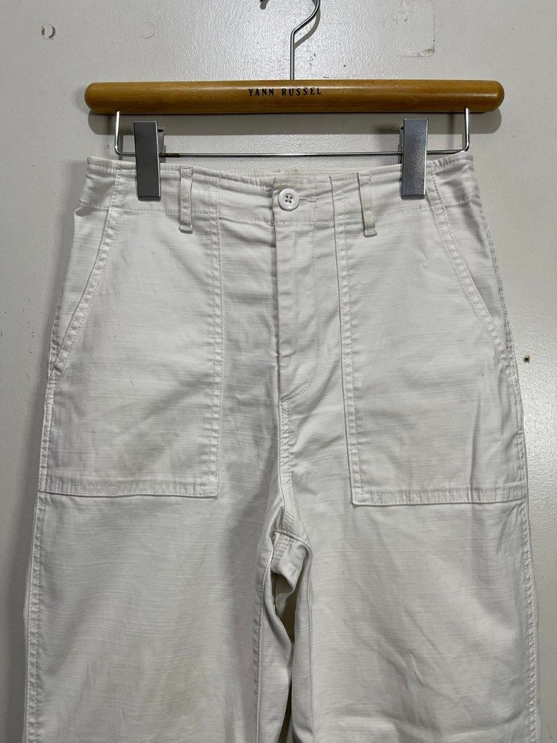 Uniqlo Baker Pants (Category: Jeans) located in Davao. Submitted by maryjoey17 (Listing ID 1440308676, Image 3). Description: Waist 27-28 via tape measure Length 37 inches Leg opening 7 inches Condition 10/10 450 + SF.