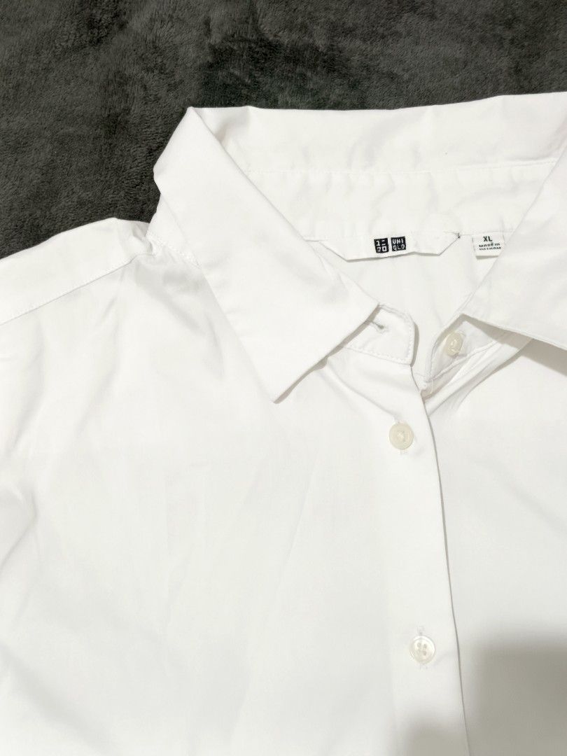 Uniqlo long sleeve botton down polo (Category: Longsleeves) located in Davao. Submitted by jeff_thrifts (Listing ID 1440354921, Image 2). Description: dimes: width:19 length:23.