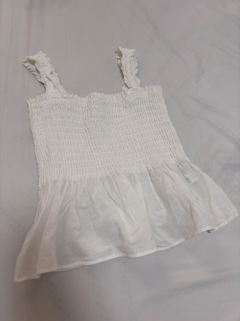 Uniqlo Sleeveless White Top (Category: Sleeveless) located in Antipolo. Submitted by dddeclutter (Listing ID 1440316045, Image 1). Description: Uniqlo Sleeveless White Top Size: Small Dimensions: 26cm W x 40cm L RFS: Decluttering / Items are not in use anymore Price: 500.
