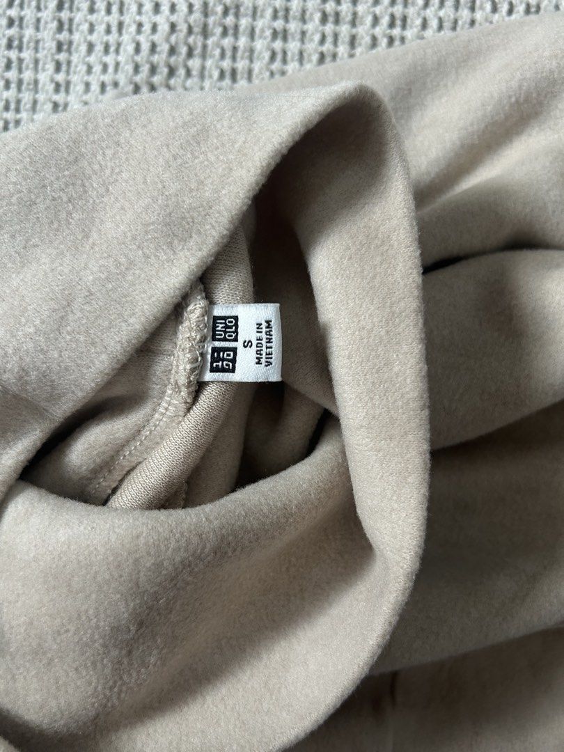 Uniqlo Turtleneck Long Sleeve (Category: Longsleeves) located in Binan City. Submitted by vi422 (Listing ID 1440223653, Image 2). Description: Uniqlo beige turtleneck shirt worn once lang! perfect for traveling .