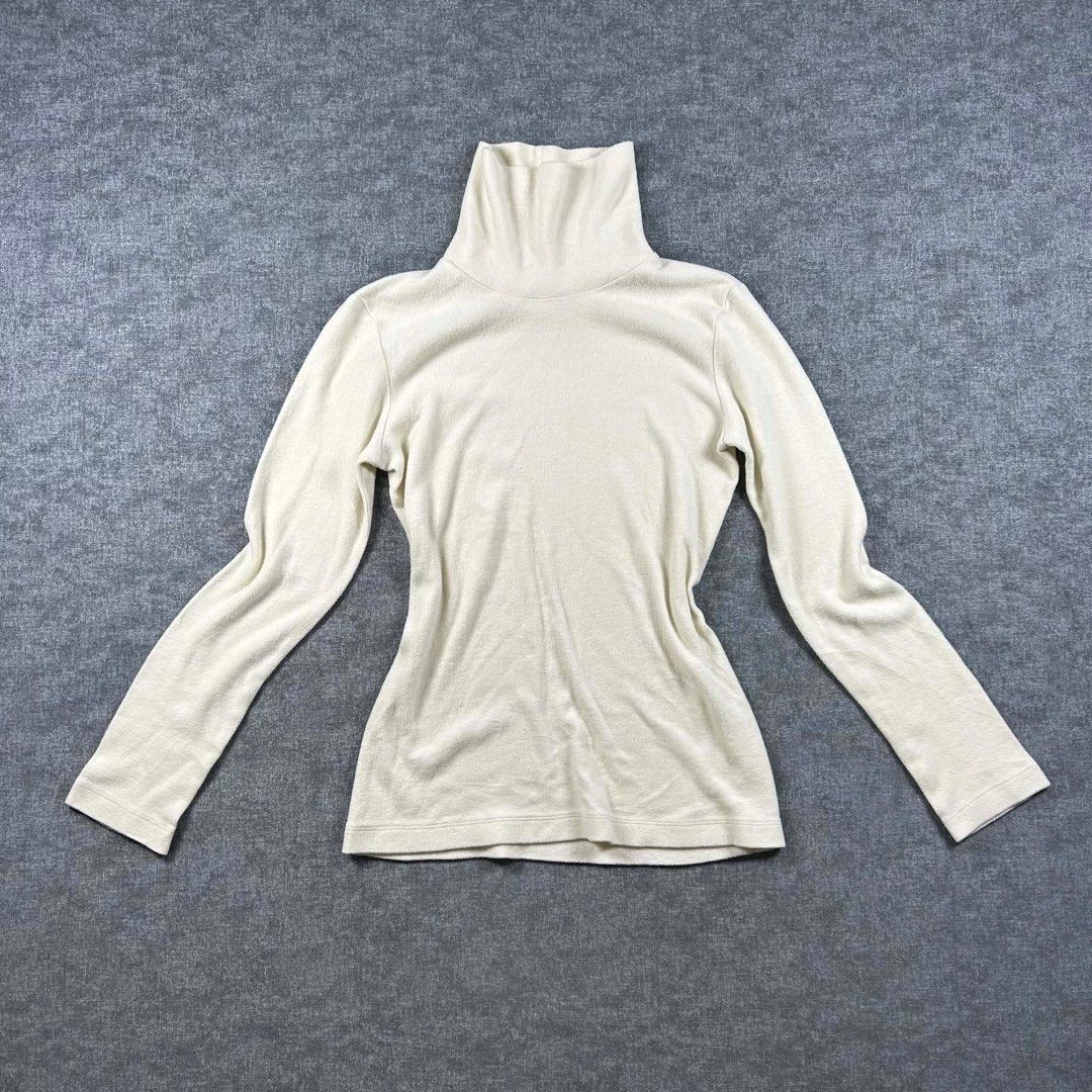 Uniqlo Turtleneck Long Sleeves (Category: Longsleeves) located in Manila. Submitted by emvishop (Listing ID 1440267868, Image 1). Description: Uniqlo Turtleneck Long Sleeves Price: PHP 250 Size: Medium Dimension: 16.5 x 23.5 Condition: Good Condition Issue: Need Wash Store SKU: IHM0152 Please don’t hesitate to message us for inquiries or assistance with your transaction. (take note that the color may appear different due to lighting conditions).