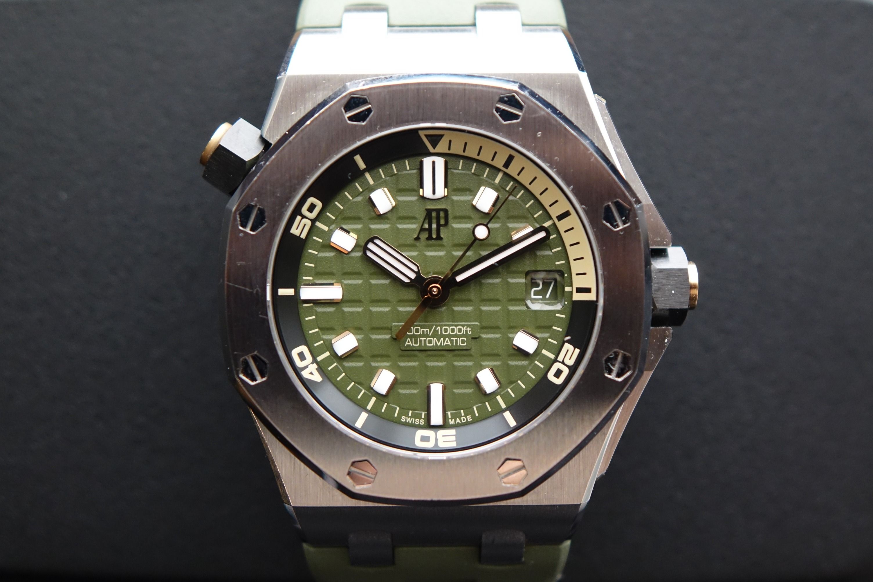 Unpolished Audemars Piguet Royal Oak Offshore Diver Ref. 15720ST.OO.A052CA.01 fullset (Category: Watches) located in Singapore. Submitted by wristime (Listing ID 1440307847, Image 1). Description: Join our tele-gram channel for the latest updates! https://bit.ly/4rwZ2Mp Unpolished condition. Retails for S$44,800. Audemars Piguet Royal Oak Offshore Diver Ref. 15720ST.OO offers a strong and modern take on the iconic Offshore design. The khaki green