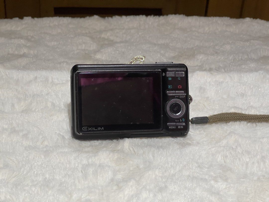 UNTESTED Casio Exilim Digicam (Category: Cameras) located in Quezon City. Submitted by snyseaa (Listing ID 1440382746, Image 3). Description: Buy at your own risk! UNTESTED Casio Exilim EX-Z77 - No battery to test - Not 100% guaranteed to work - Price is negotiable MOP: GCASH MOD: Meet-up around QC or Novaliches area.