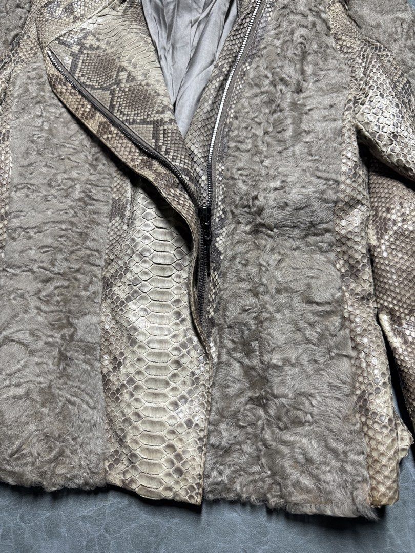 Valentino Python (Category: Luxury Apparel) located in La Trinidad. Submitted by kodspogi (Listing ID 1440317761, Image 3). Description: 15.5” width 22” length Like new condition Complete tags .