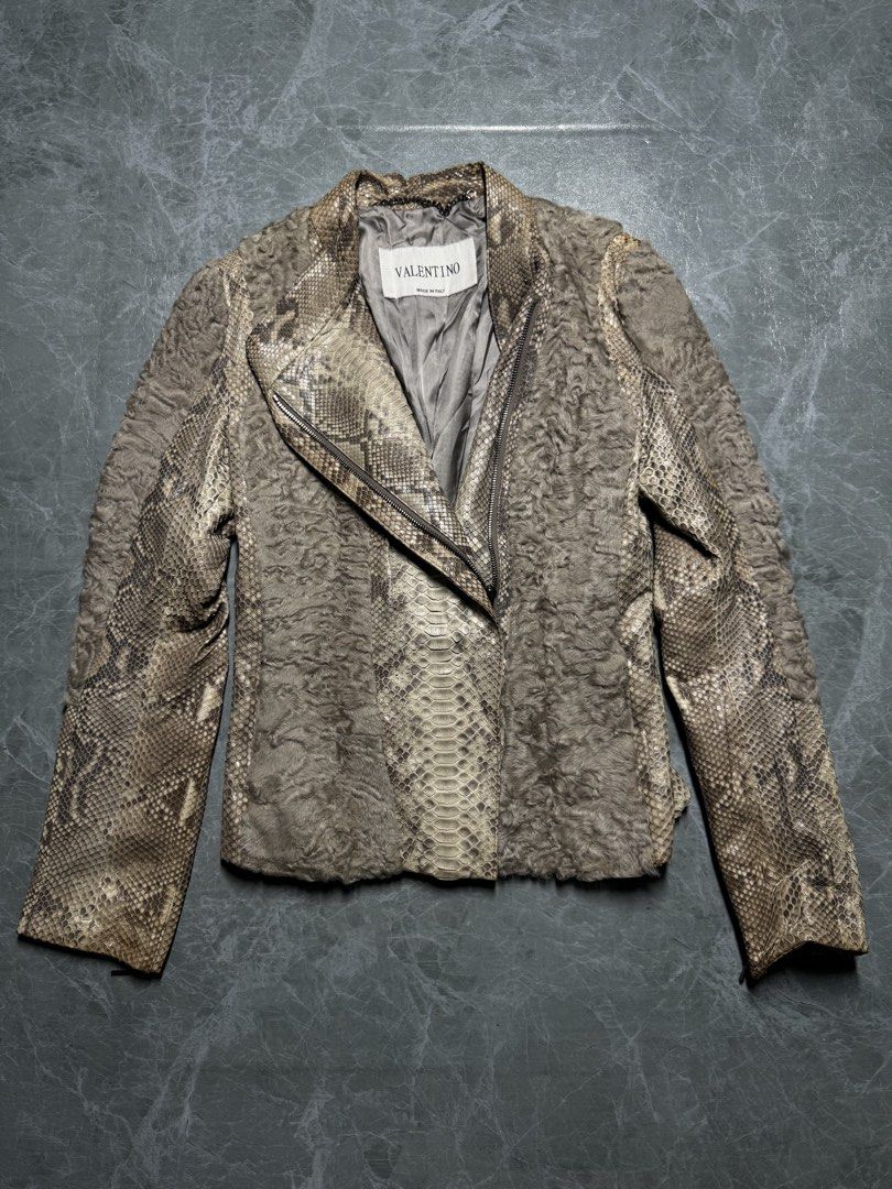 Valentino Python (Category: Luxury Apparel) located in La Trinidad. Submitted by kodspogi (Listing ID 1440317761, Image 1). Description: 15.5” width 22” length Like new condition Complete tags .