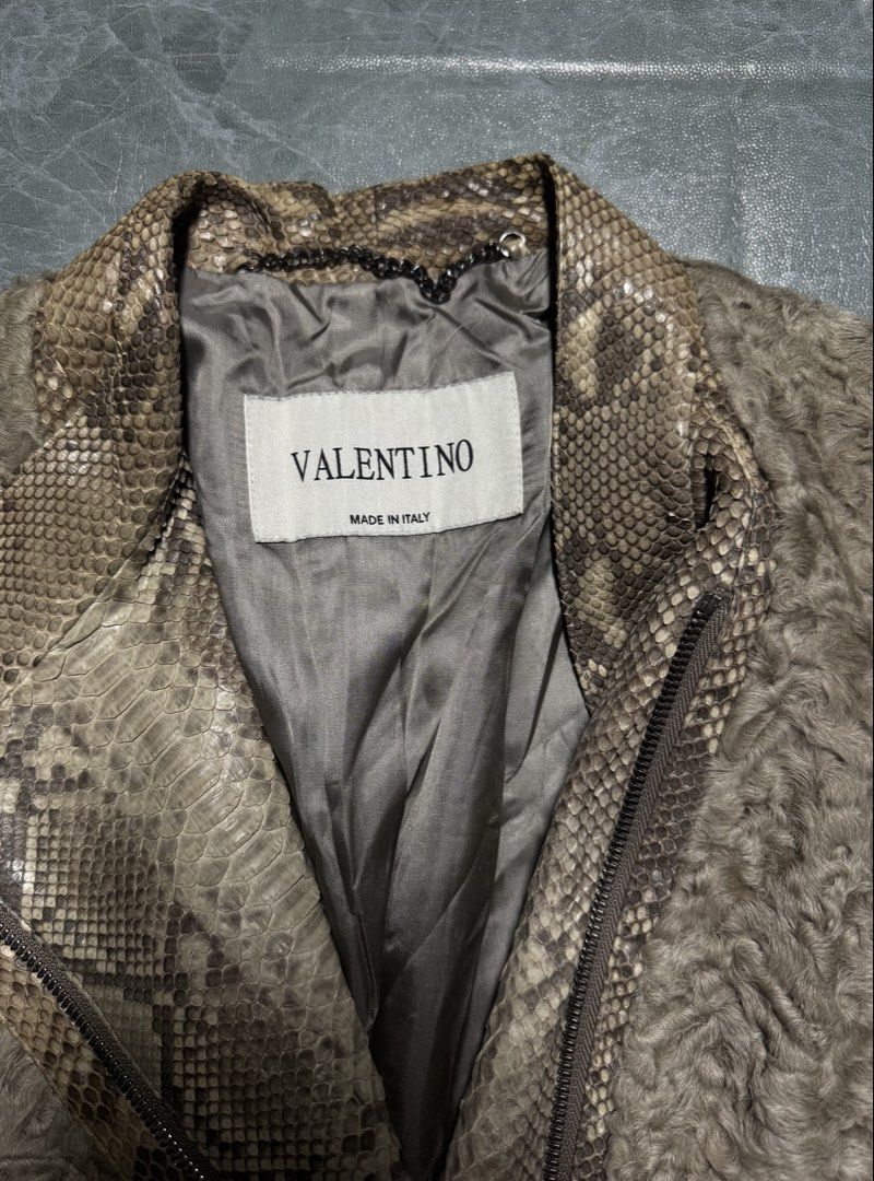 Valentino Python (Category: Luxury Apparel) located in La Trinidad. Submitted by kodspogi (Listing ID 1440317761, Image 2). Description: 15.5” width 22” length Like new condition Complete tags .