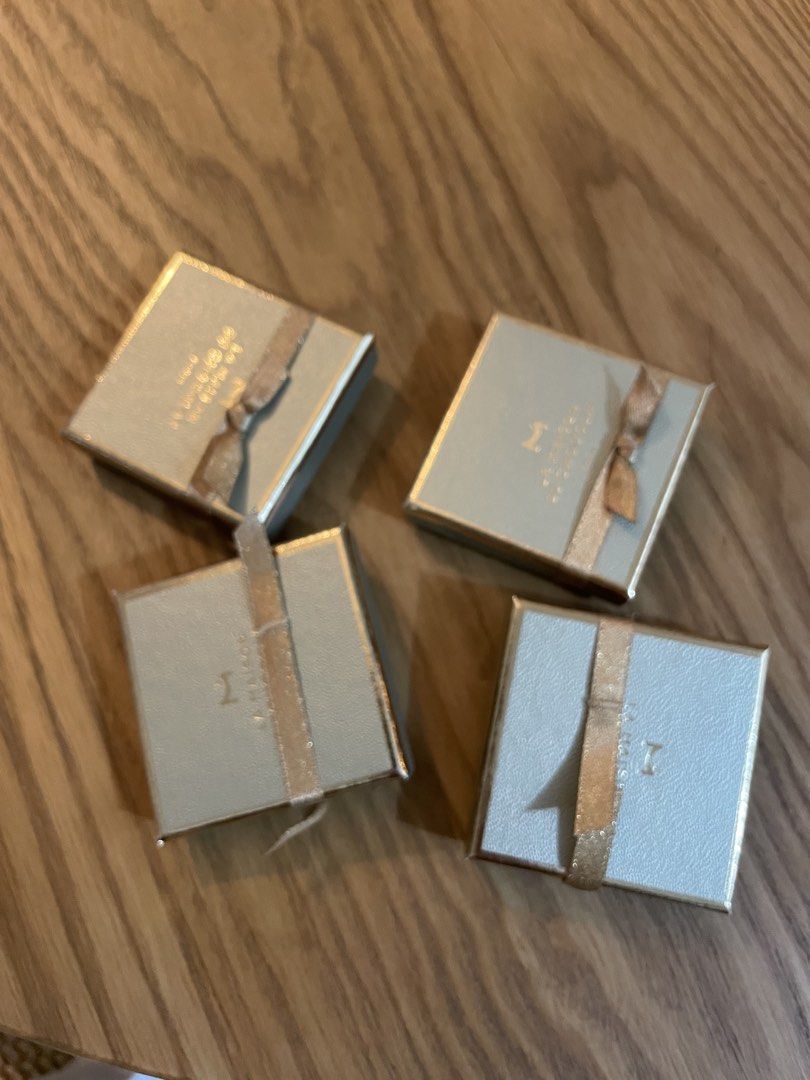 Vca van cleef & arpels empty chocolate box (Category: Chilled & Frozen Food) located in Pasig City. Submitted by tintin._. (Listing ID 1440373650, Image 1). Description: Authentic. Boxes are empty..