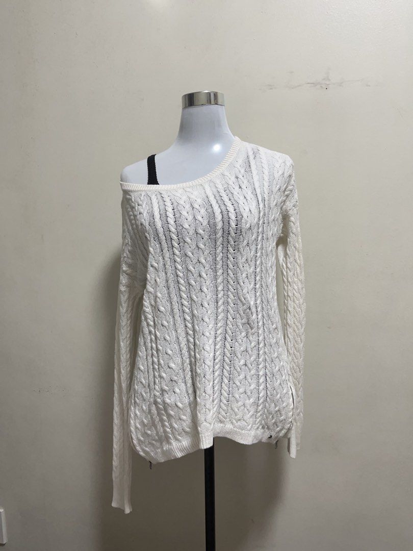 vintage american eagle white sweater coquette (Category: Coats, Jackets and Outerwear) located in Manila. Submitted by ppomprin (Listing ID 1440244053, Image 1). Description: 𑣲 so pretty!! perfect for layering 𑣲 with side zippers 𑣲 slightly fitted sleeves 𑣲 can be worn as oversized for xs-m 𑣲 no flaws 𑣲 payment via gcash qr measurement 𖦹 length 24 inches 𖦹 arm length 23.5 inches 𖦹 bust 41 inches.