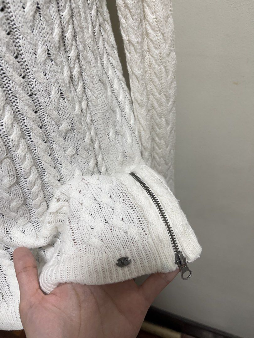 vintage american eagle white sweater coquette (Category: Coats, Jackets and Outerwear) located in Manila. Submitted by ppomprin (Listing ID 1440244053, Image 3). Description: 𑣲 so pretty!! perfect for layering 𑣲 with side zippers 𑣲 slightly fitted sleeves 𑣲 can be worn as oversized for xs-m 𑣲 no flaws 𑣲 payment via gcash qr measurement 𖦹 length 24 inches 𖦹 arm length 23.5 inches 𖦹 bust 41 inches.