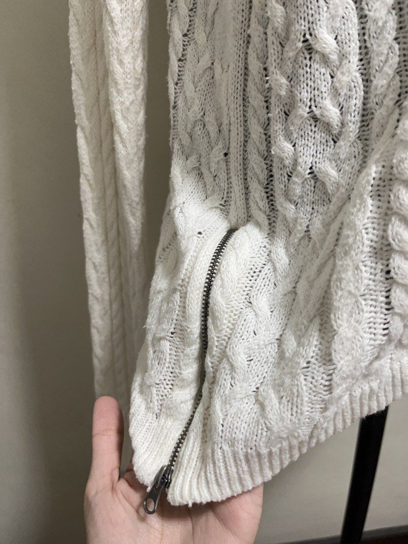 vintage american eagle white sweater coquette (Category: Coats, Jackets and Outerwear) located in Manila. Submitted by ppomprin (Listing ID 1440244053, Image 2). Description: 𑣲 so pretty!! perfect for layering 𑣲 with side zippers 𑣲 slightly fitted sleeves 𑣲 can be worn as oversized for xs-m 𑣲 no flaws 𑣲 payment via gcash qr measurement 𖦹 length 24 inches 𖦹 arm length 23.5 inches 𖦹 bust 41 inches.
