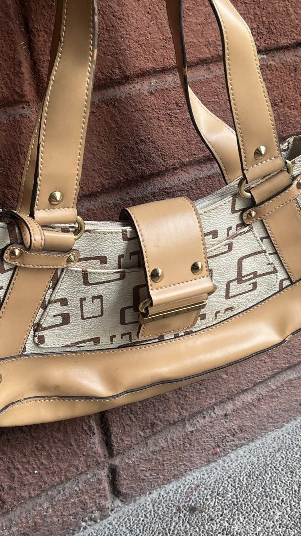Vintage Guess Monogram Shoulder Bag Y2K (Category: Purses & Pouches) located in Pasay City. Submitted by joonslibrary (Listing ID 1440307942, Image 3). Description: not thrifted! either my mom’s or aunt’s barely used, not my style anymore stains inside.