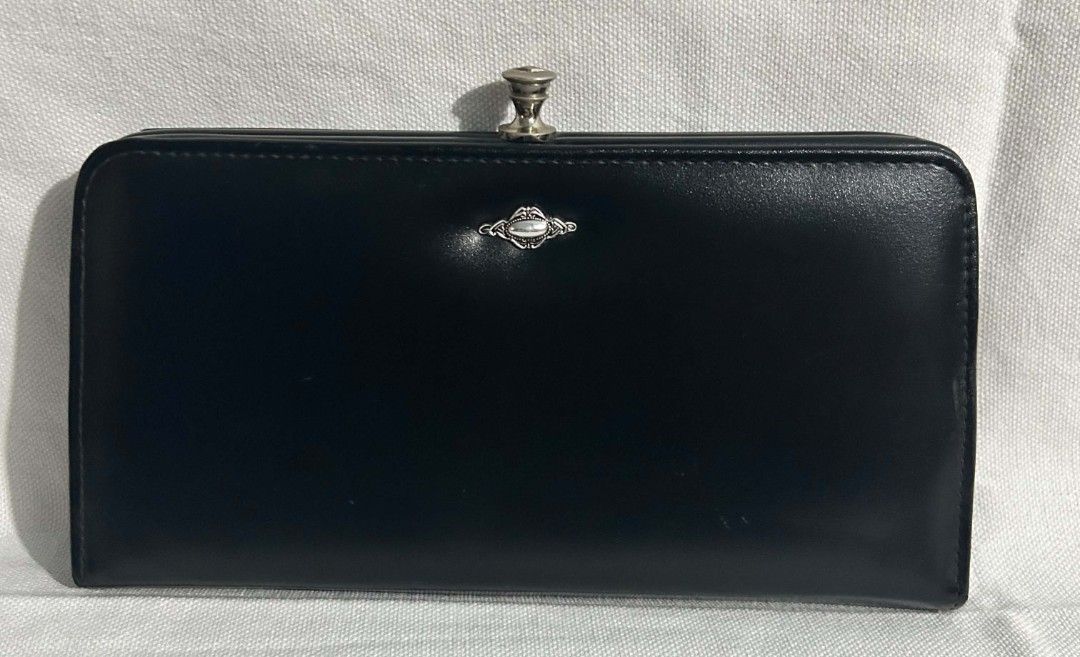 Vivienne Vintage Party Pouch (Category: Purses & Pouches) located in Cavite. Submitted by jp477 (Listing ID 1440244392, Image 1). Description: Vivienne Vintage Wallet /Pouch Closure: Retro- inspired metallic kiss lock/ clasp frame fastening from Japan Surplus with signs of usage ..inside .preloved..