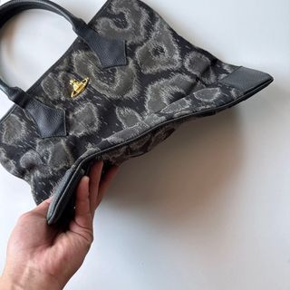 (Category: ) located in . Submitted by maria_777thriftfinds (Listing ID 1440215306, Image 1). Description: .