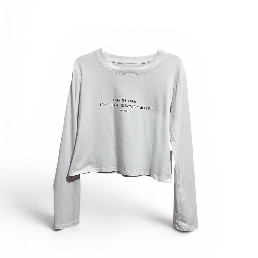 White Cropped Graphic Long Sleeve Shirt (Category: Longsleeves) located in Subic. Submitted by cyrelll (Listing ID 1440328776, Image 1). Description: SIZE: S.