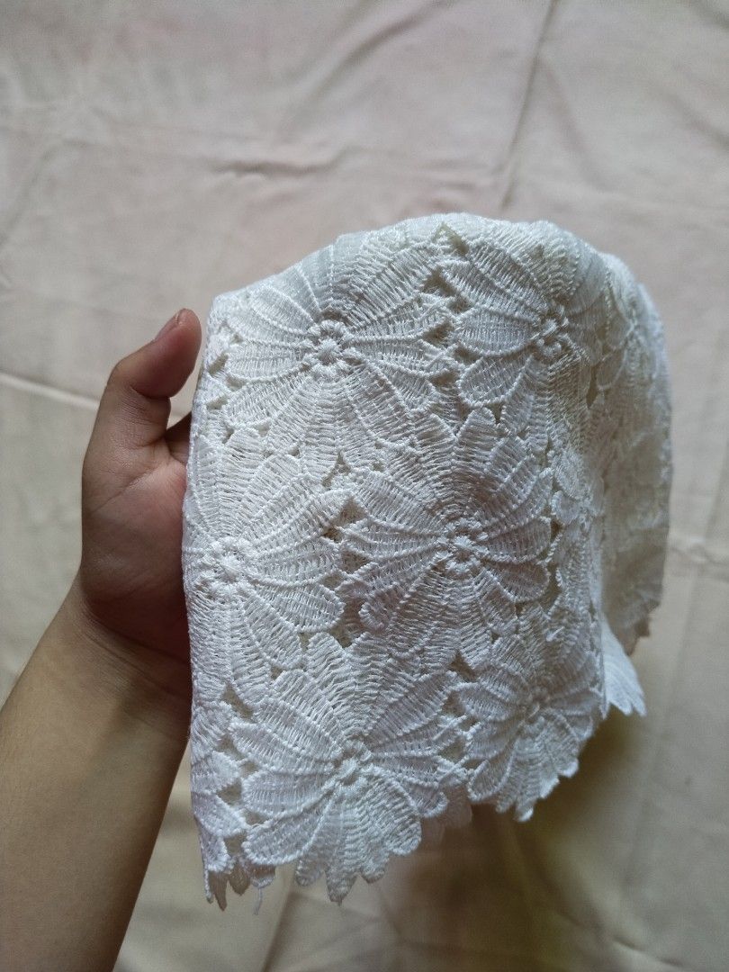 White Floral Crochet Tank Top (Category: Sleeveless) located in Daraga. Submitted by timeless_thread (Listing ID 1440224847, Image 3). Description: In very good condition.