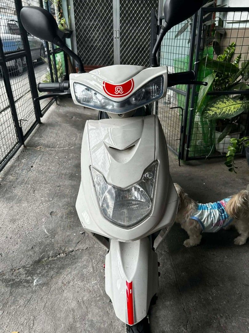 White NWOW Electric Scooter (Category: Motorbikes for Sale) located in Taguig. Submitted by jla2005 (Listing ID 1440310340, Image 3). Description: - White NWOW electric scooter - Features stylish red accents - Equipped with a kickstand - Ready for its next owner -lady owned unit -price is negotiable -only used every Thursday RFS: funds will be used for chemotherapy.