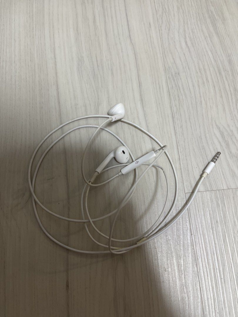 White Wired Earphones with Mic