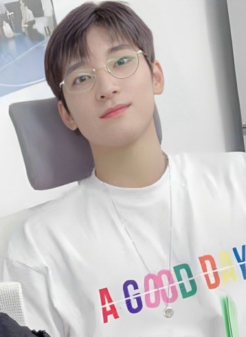 Wonwoo FLY ASG A GOOD DAY Graphic Tee (Category: Tshirts & Polo Shirts ) located in Mandaluyong City. Submitted by lhc96 (Listing ID 1440341017, Image 2). Description: - Brand: Authentic FLY ASG - Color: Black - Design: "A GOOD DAY" print - Fit: Oversized - Never used; purchased for 60,000 won - Note: 2nd and 3rd photos are not mine; used as reference only.