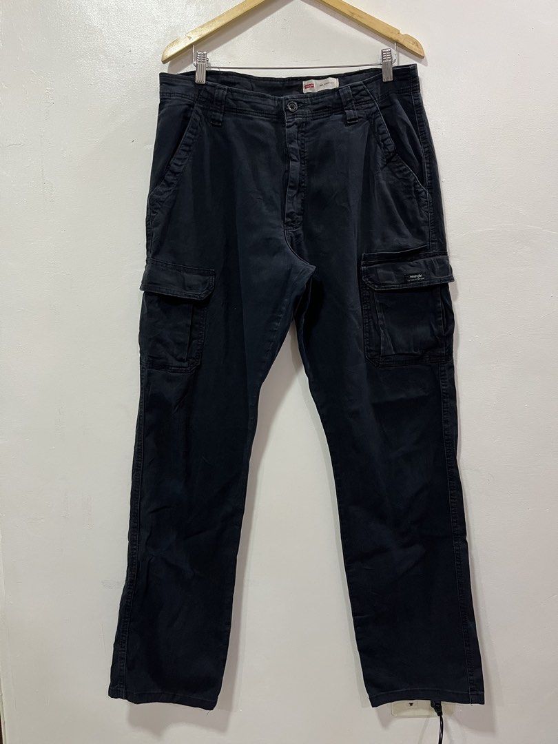 Wrangler Relaxed Fit Cargo Pants Black (Category: Jeans) located in Baliuag. Submitted by TOCThrift (Listing ID 1440240519, Image 1). Description: W R A N G L E R Cargo Pants Size 34 on tag 34-36 waist | 43 Length Excellent Condition No issue 680 + SF Baliwag, Bulacan.