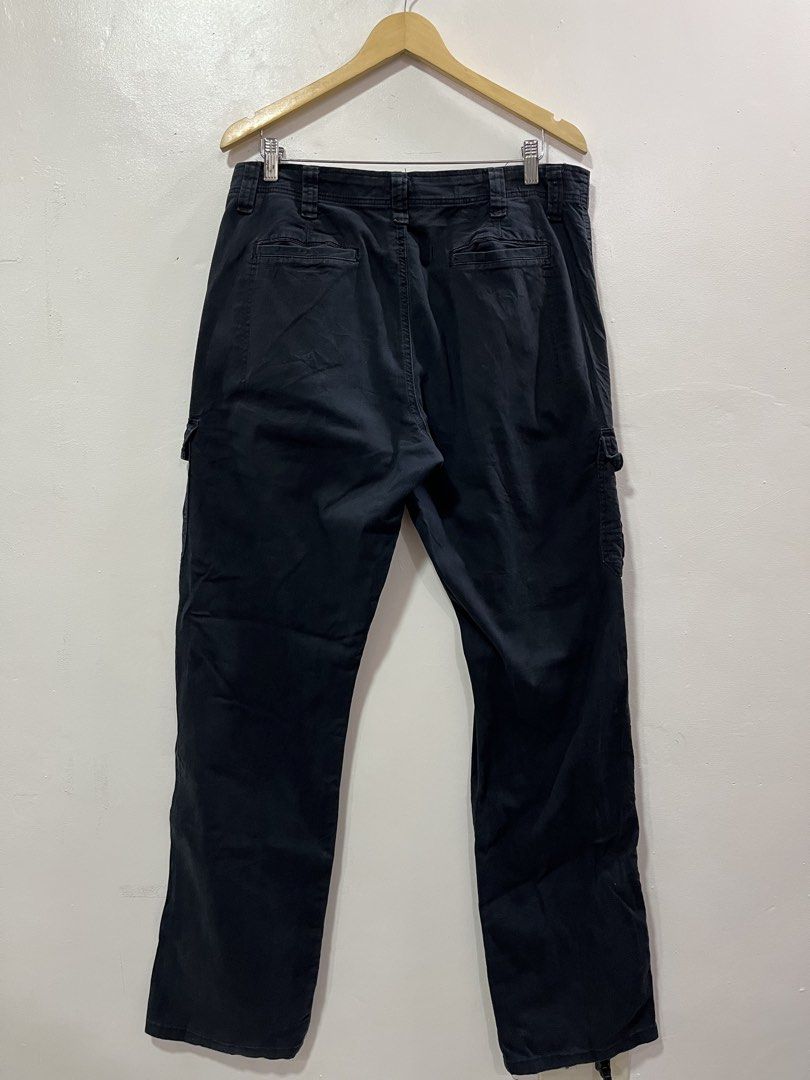 Wrangler Relaxed Fit Cargo Pants Black (Category: Jeans) located in Baliuag. Submitted by TOCThrift (Listing ID 1440240519, Image 2). Description: W R A N G L E R Cargo Pants Size 34 on tag 34-36 waist | 43 Length Excellent Condition No issue 680 + SF Baliwag, Bulacan.