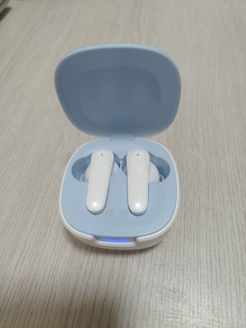 Xiaomi Wireless Earbuds with Charging Case465963364386099200