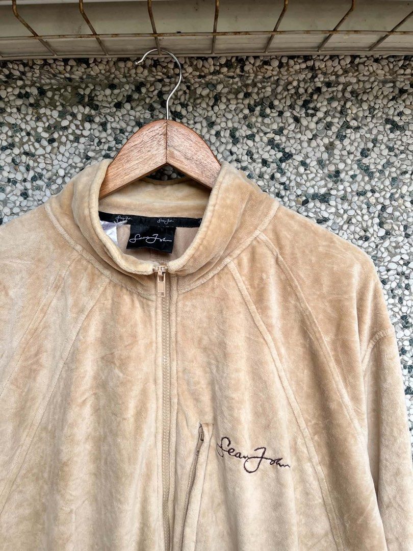 Sean John Beige Velour Tracksuit Top (Category: Coats, Jackets and Outerwear) located in Manila. Submitted by junkboyz (Listing ID 1440213124, Image 2). Description: XL on Tag Width- 27 Length- 30/31 Excellent Condition.