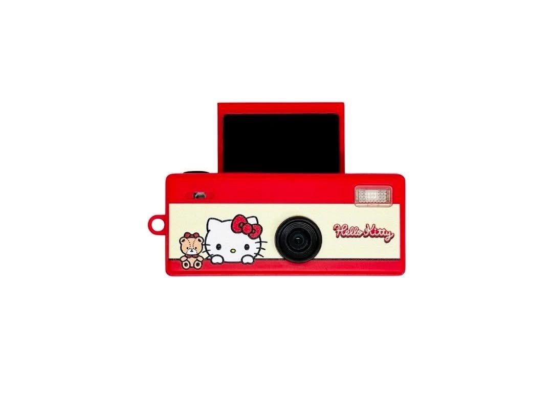YASHICA x Hello Kitty Funtastic Keychain Camera (Category: Cameras) located in Quezon City. Submitted by unicornmanila (Listing ID 1440226218, Image 2). Description: 🦄 YASHICA x Hello Kitty Funtastic Keychain Camera Product Specifications Image Sensor: 1/4” CMOS, 1MP Lens: F2.8 / f=3.2mm Shutter Speed: 1/125s Shooting Distance: ~30cm – ∞ Screen Size: 0.96” Image Output: JPG Image Format: 1440 × 1080 Video Format: AVI Frame Rate: 30 FPS Memory Ca