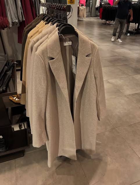 Zara Beige Coat (Category: Coats, Jackets and Outerwear) located in Manila. Submitted by ericajusti87611 (Listing ID 1440309220, Image 1). Description: Bought in France last 2023.