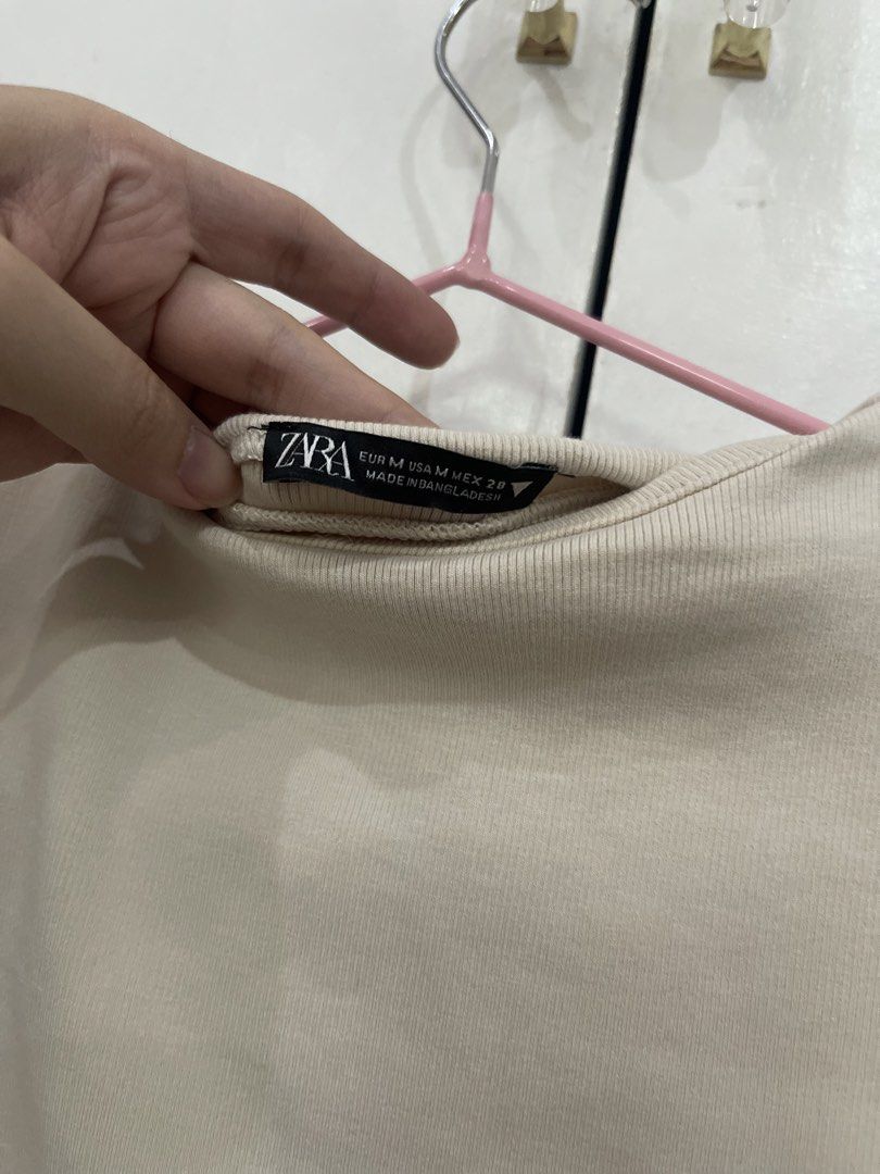 Zara Beige Sleeveless Mock Neck Top (Category: Sleeveless) located in Quezon City. Submitted by kiwis_closet (Listing ID 1440245934, Image 3). Description: - Zara beige sleeveless top - Medium.