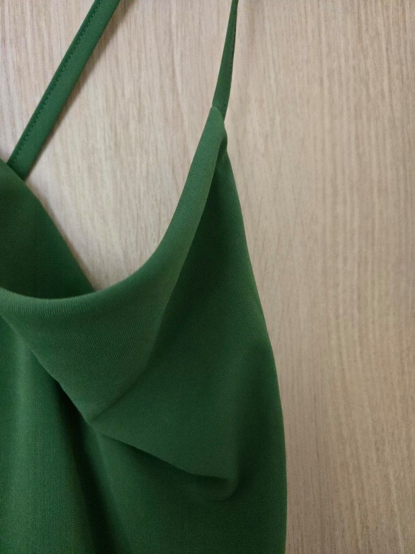 Zara Green Cowl Neck Spaghetti Strap Cami Top (Category: Sleeveless) located in Quezon City. Submitted by samcas (Listing ID 1440200332, Image 3). Description: Chic green cami top with cowl neck and criss-cross back straps. Versatile for day or night..