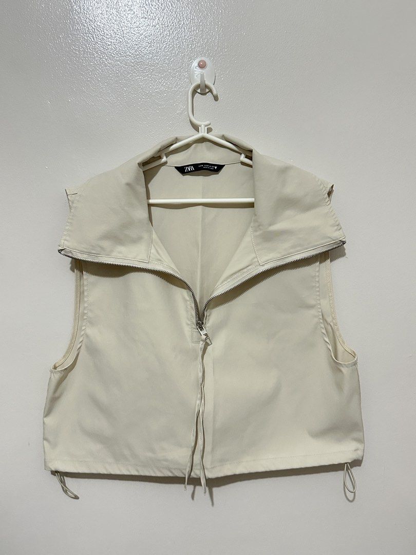 ZARA Nylon Sleeveless Shirt (Category: Sleeveless) located in Manila. Submitted by feminin.ph (Listing ID 1440311289, Image 1). Description: .