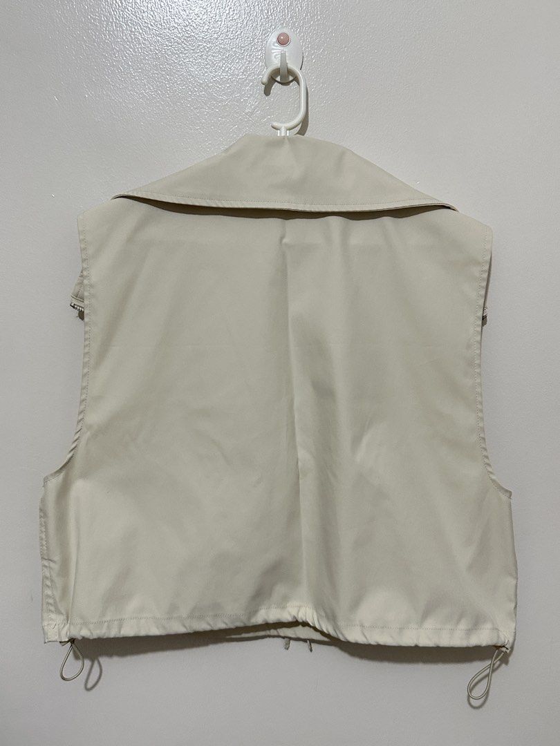 ZARA Nylon Sleeveless Shirt (Category: Sleeveless) located in Manila. Submitted by feminin.ph (Listing ID 1440311289, Image 2). Description: .