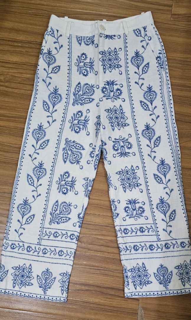 Zara white linen embroidered cropped pants (Category: Other Bottoms) located in Caloocan City. Submitted by jadorearchive (Listing ID 1440256252, Image 2). Description: - Flattering wide-leg, cropped silhouette - Comfortable high-waisted fit - Perfect for casual outings or beach vacations Super love this, but it's now a bit tight on me First photo from pinterest. Can send more photos of actual :).