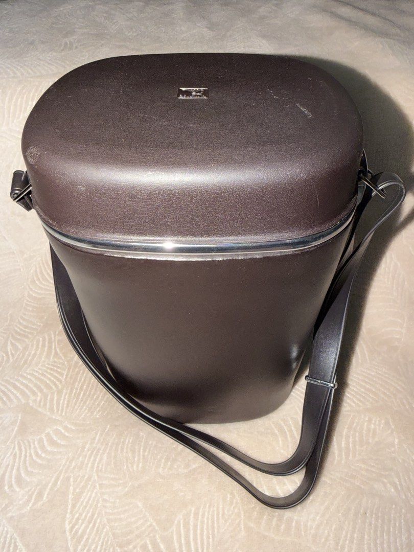 Zojirushi LP-1200 Lunch Box Complete Set (Joy Pack) (Category: Food Organization & Storage) located in Quezon City. Submitted by rejangari (Listing ID 1440267160, Image 1). Description: - Zojirushi Lunch Box Set (Model LP-1200) - Includes: Insulated bag, 3 containers, sfork, and flask - Capacity: 1.06 Liters - Ideal for packing meals on the go - Keeps food warm or cold.
