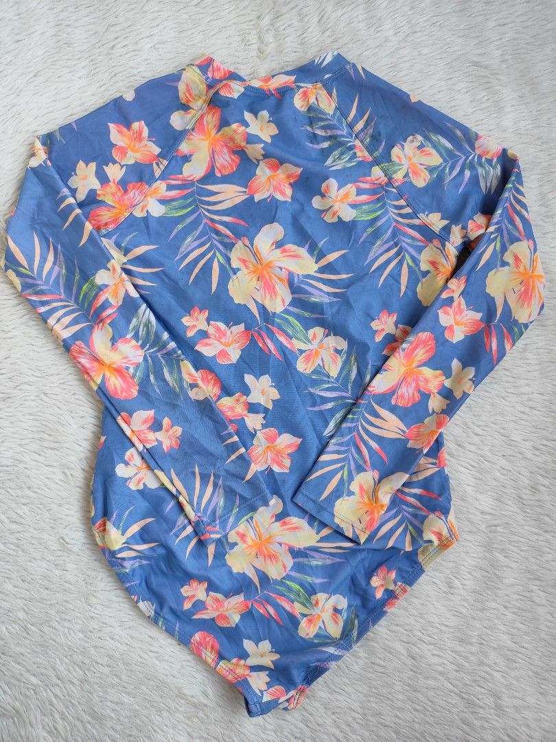 (10-12) Wonder Nation Rash Guard (Category: Babies & Kids Fashion) located in Paranaque City. Submitted by tanz2014 (Listing ID 1440478739, Image 2). Description: 🌻Good Condition🌻 🌼Brand: WONDER NATION 🌸Size: 10-12yrs old 🍀with dots dirt see photo (Length: 24 /Width: 12 inches) 💸Mine: P250 🔺All Items are PRELOVED in good condition. 🔺Please do manage your expectations. 🔺WASH before USE‼️ 🔺BUY at your own RISK‼️ ❌NO RETURN, NO EXCHANGE PO