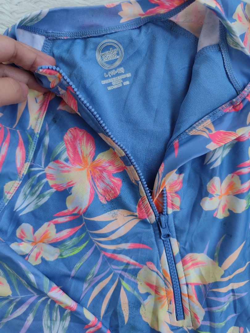 (10-12) Wonder Nation Rash Guard (Category: Babies & Kids Fashion) located in Paranaque City. Submitted by tanz2014 (Listing ID 1440478739, Image 3). Description: 🌻Good Condition🌻 🌼Brand: WONDER NATION 🌸Size: 10-12yrs old 🍀with dots dirt see photo (Length: 24 /Width: 12 inches) 💸Mine: P250 🔺All Items are PRELOVED in good condition. 🔺Please do manage your expectations. 🔺WASH before USE‼️ 🔺BUY at your own RISK‼️ ❌NO RETURN, NO EXCHANGE PO