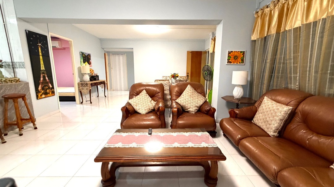 (Category: ) located in . Submitted by your_rental_specialist (Listing ID 1440325709, Image 1). Description: .