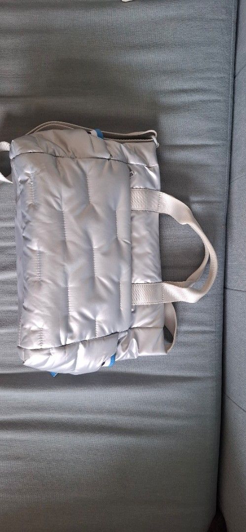 [ HEDGREN ] Silver Puffer Tote Bag with Shoulder Strap (Category: Tote Bags) located in Mandaluyong City. Submitted by crazybaggal (Listing ID 1440498430, Image 3). Description: - Hedgren silver puffer tote bag (used to be limited edition) - Shoulder strap cannot be removed - Comes with a front pouch inside that can be removed via snap closure - Red stain marks on the exterior (bottom of bag) due to proximity from another piece that was dyed red.