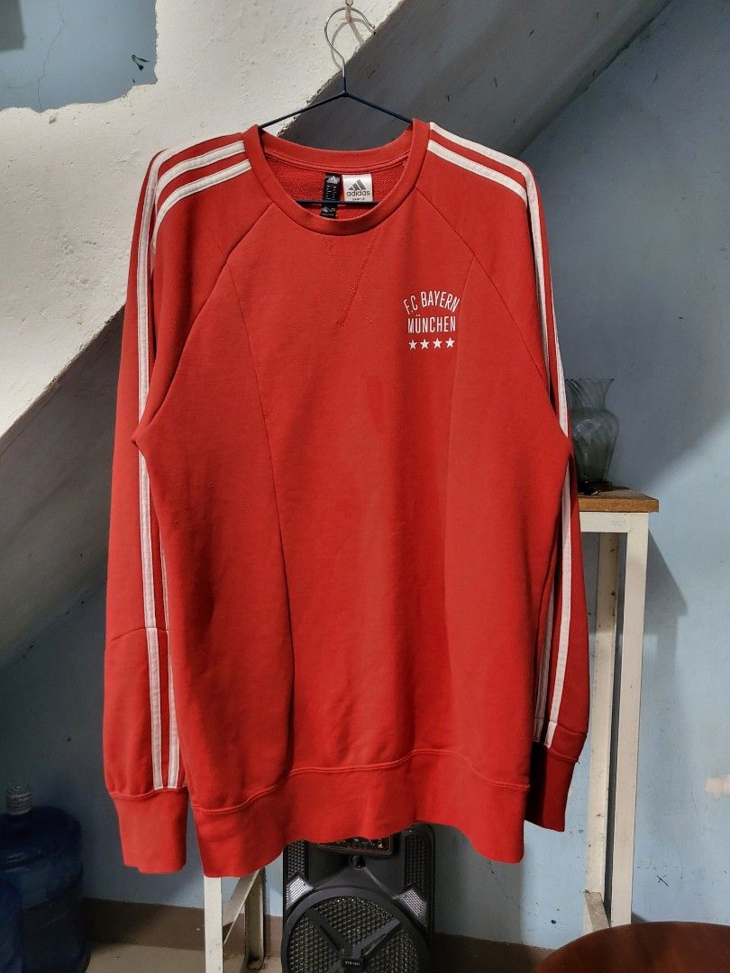 Adidas Bayern Munich Sweatshirt (Category: Activewear) located in Caloocan City. Submitted by angelocas (Listing ID 1440396492, Image 3). Description: Adidas F.C. Bayern Munchen Sweatshirt Authentic Adidas Sample on tag (not retail) Best fit L to XL Color: red and white in great condition no issues dimes: 20-21x29 open for shipping.